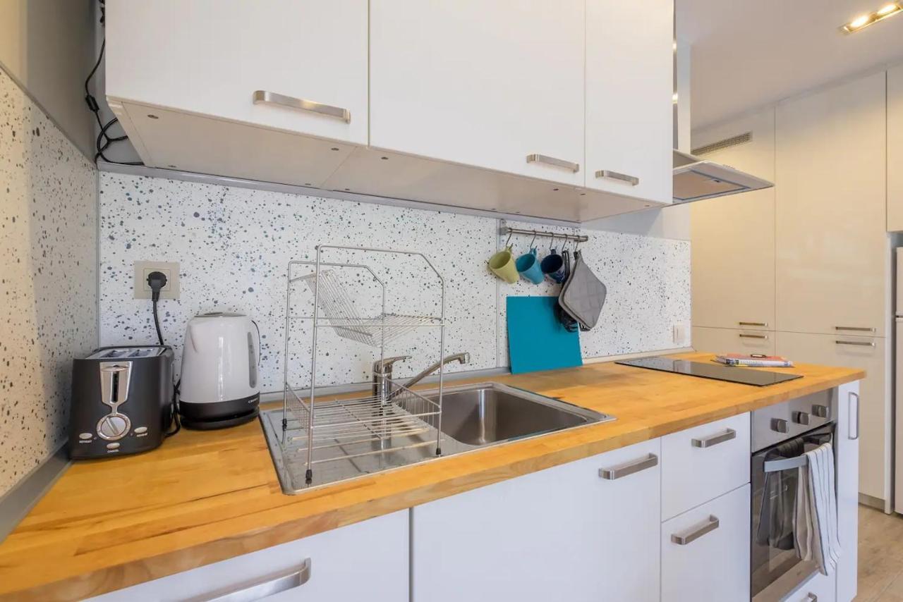 Quiet & Airy Modern Apt. Top Centre Free Parking صوفيا المظهر الخارجي الصورة