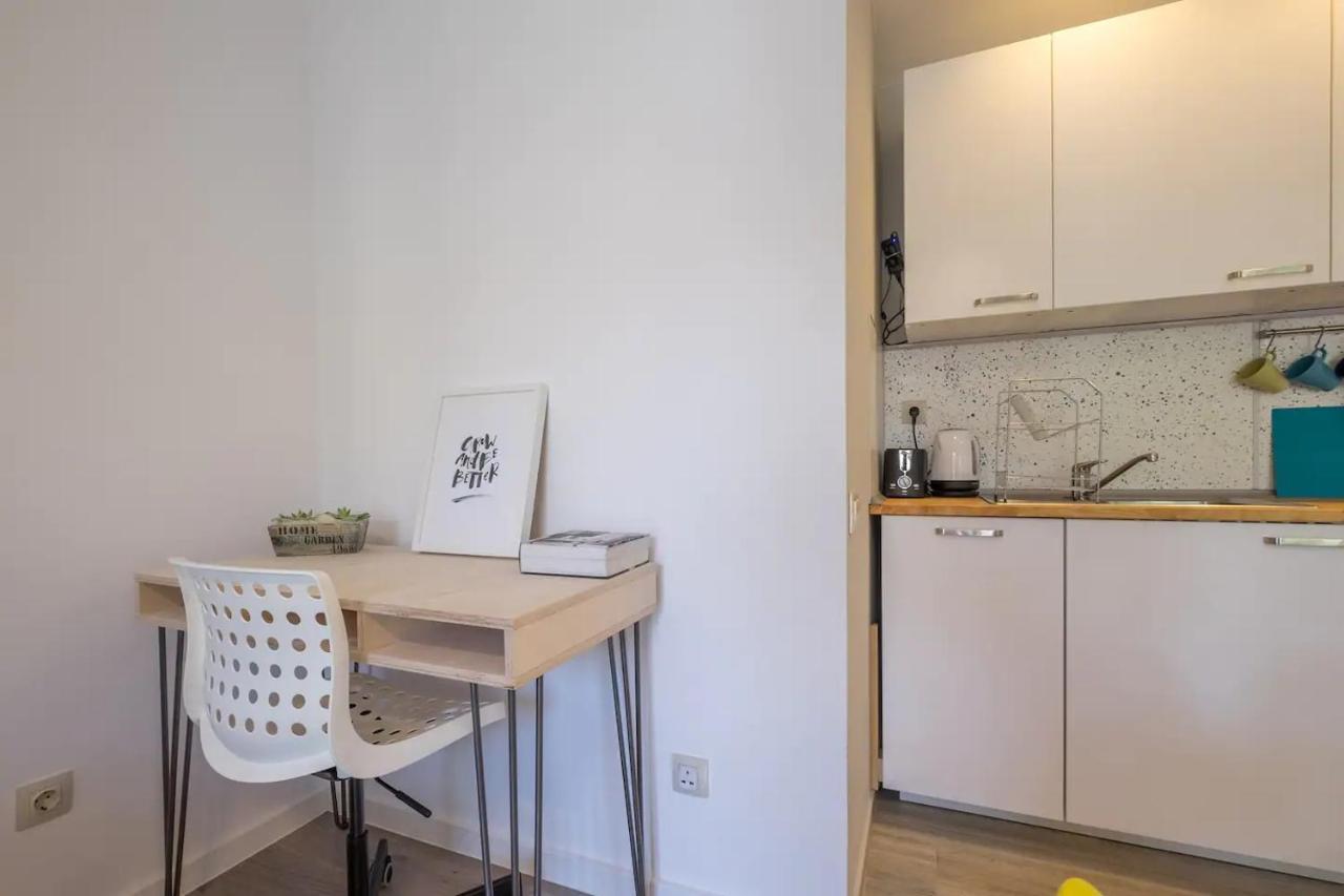 Quiet & Airy Modern Apt. Top Centre Free Parking صوفيا المظهر الخارجي الصورة